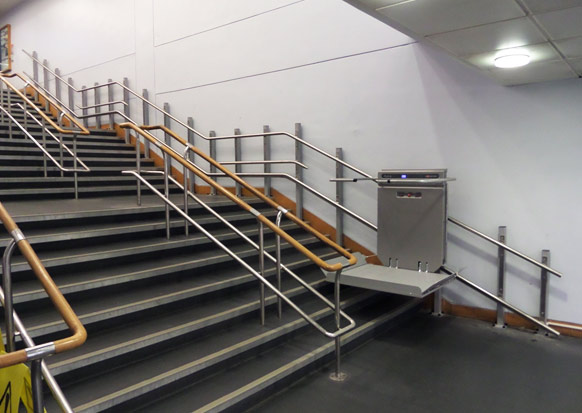 Optimum 200 platform lift